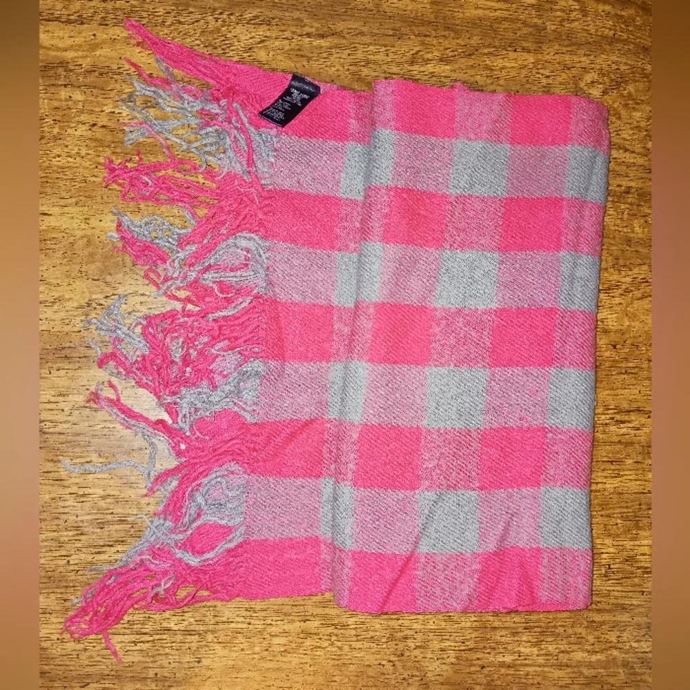 PLAID PINK AND GRAY WOMENS FALL AND WINTER SCARF ONE-SIZE🩶🩷